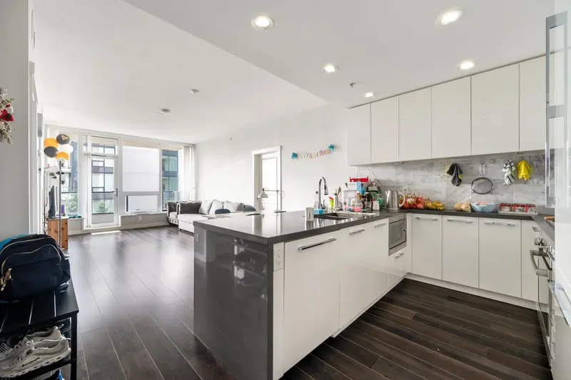 308 5628 BIRNEY AVENUE - photo 4 of 16