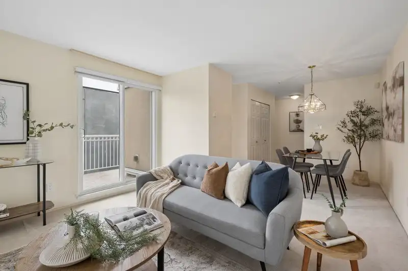302 228 E 14TH AVENUE - photo 3 of 25