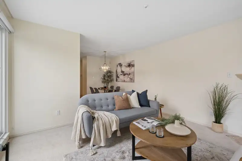 302 228 E 14TH AVENUE - photo 4 of 25