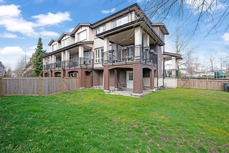 47 160 PEMBINA STREET - photo 3 of 25