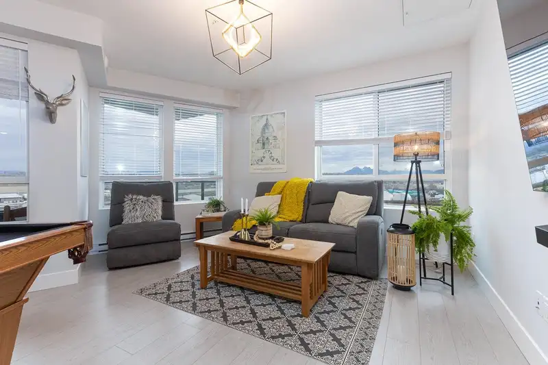 610 20360 LOGAN AVENUE - photo 1 of 26