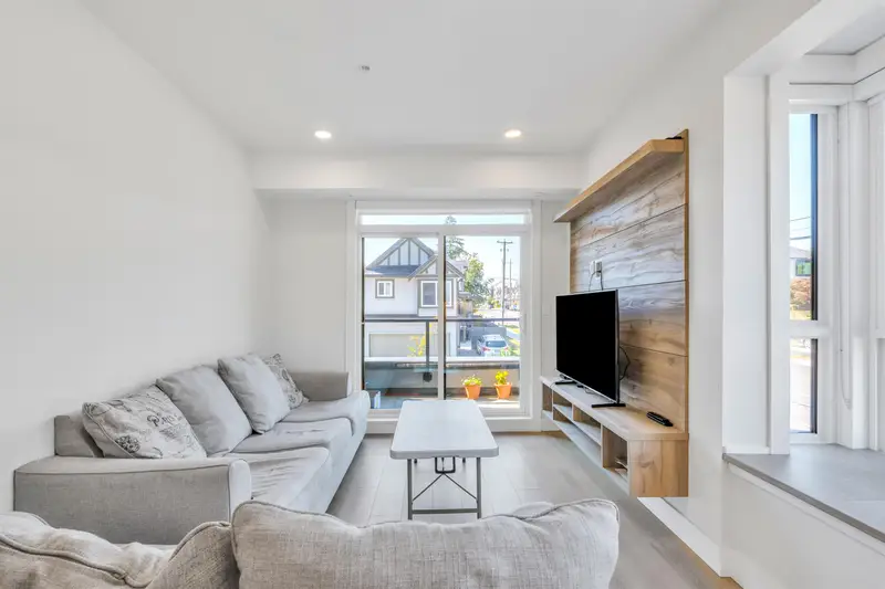 212 14818 60 AVENUE - photo 4 of 25