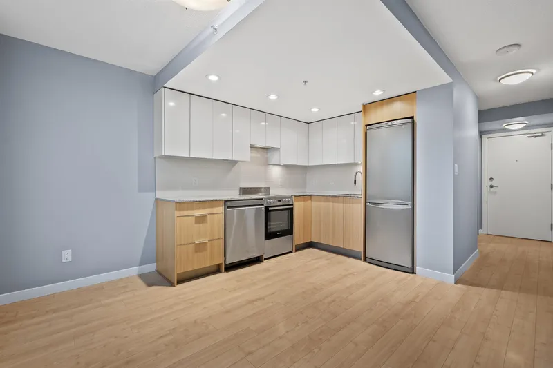 512 445 W 2ND AVENUE - photo 2 of 25