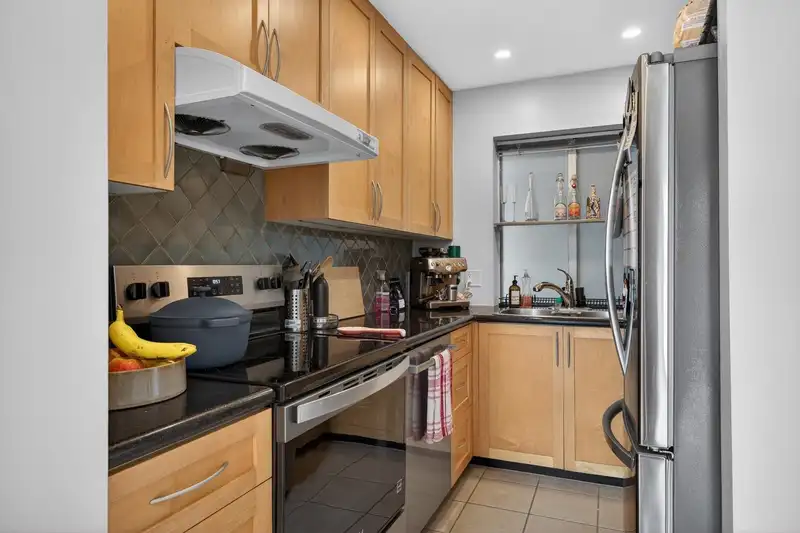 311 1922 W 7TH AVENUE - photo 4 of 26