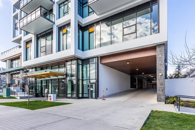 416 1526 FINLAY STREET - photo 3 of 25