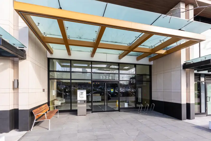 416 1526 FINLAY STREET - photo 4 of 25