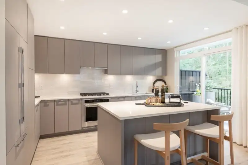 211 1331 WELLON STREET - photo 3 of 10