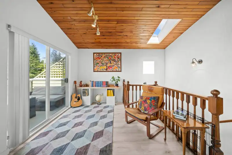 3454 ST. GEORGES AVENUE - photo 3 of 40