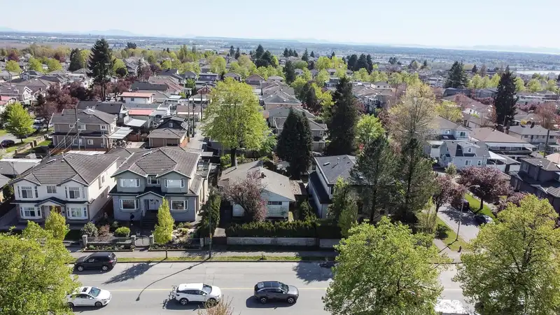 2280 E 54TH AVENUE - photo 3 of 5