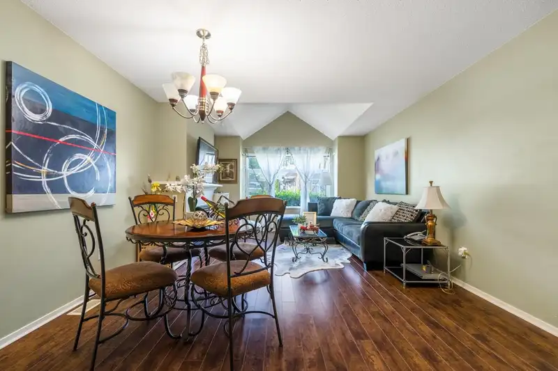 33 15968 82 AVENUE - photo 4 of 24