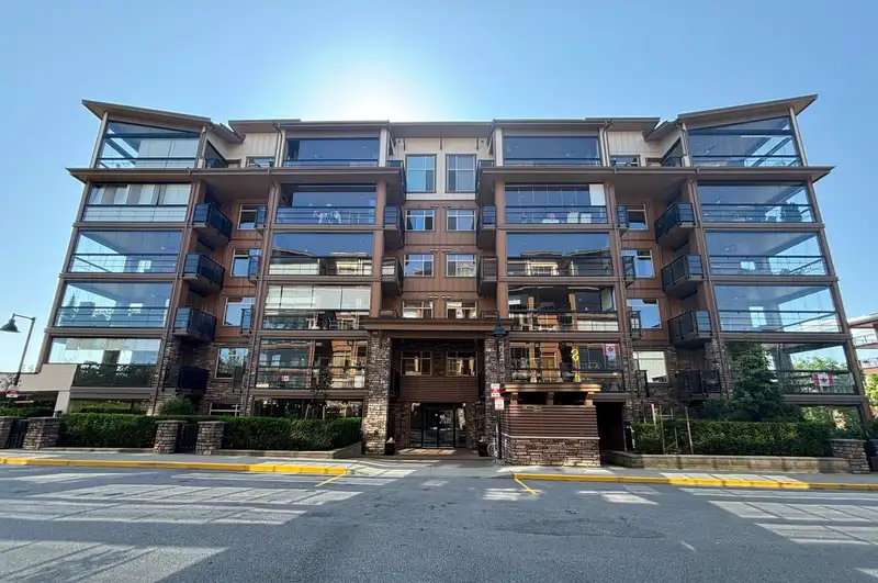 A114 20716 WILLOUGHBY TOWN CENTRE DRIVE - photo 1 of 32