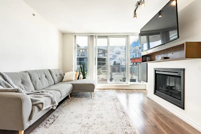 2703 2289 YUKON CRESCENT - photo 3 of 30