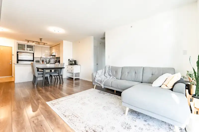 2703 2289 YUKON CRESCENT - photo 4 of 30