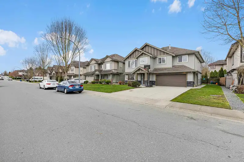 32460 MITCHELL AVENUE - photo 2 of 24