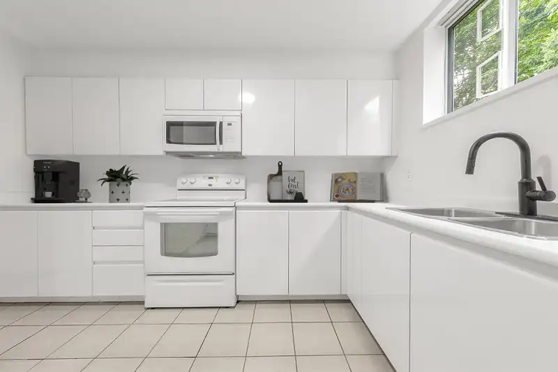 307 3061 E KENT AVENUE NORTH - photo 4 of 39