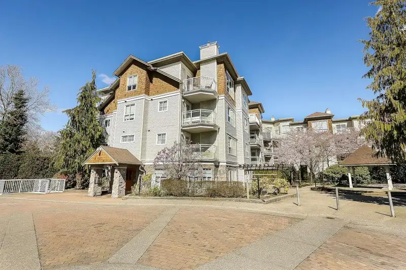 204 10188 155 STREET - photo 2 of 29