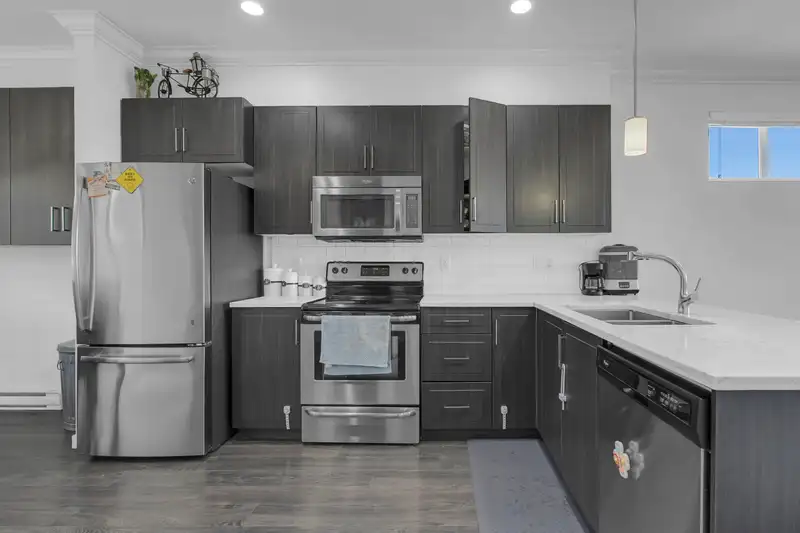 96 14555 68 AVENUE - photo 4 of 23
