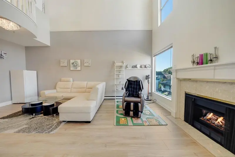 319 7500 ABERCROMBIE DRIVE - photo 3 of 25