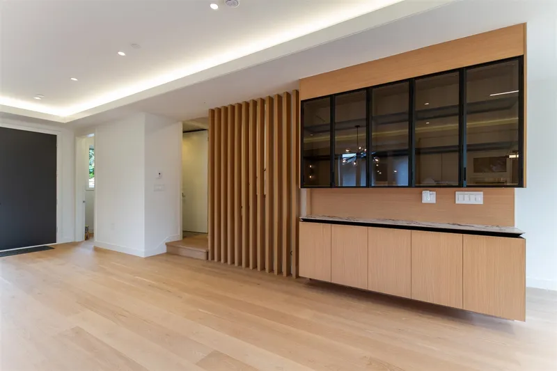 2022 NANTON AVENUE - photo 4 of 22