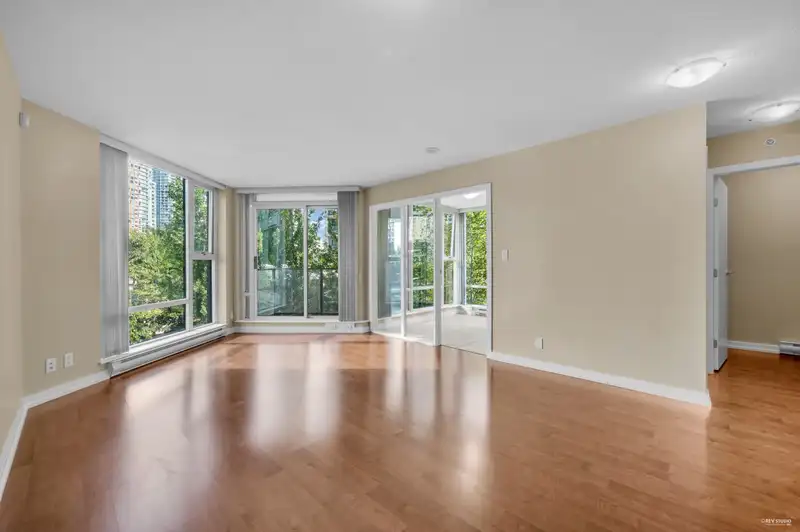 607 583 BEACH CRESCENT - photo 4 of 28