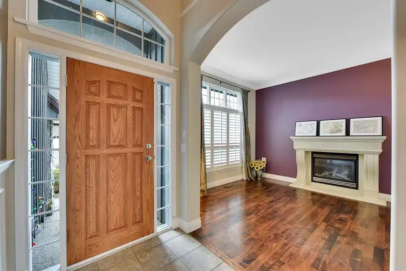 15417 33A AVENUE - photo 4 of 40