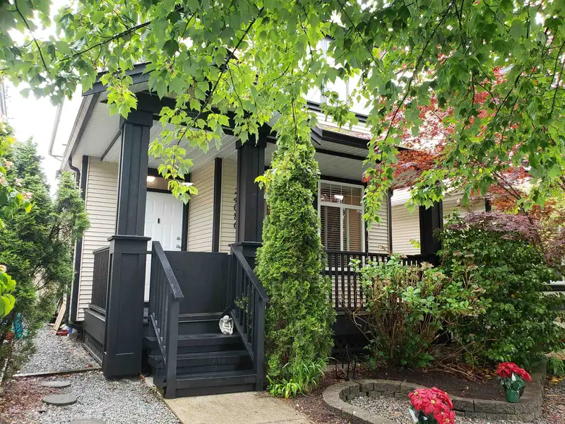 24086 102A AVENUE - photo 2 of 14