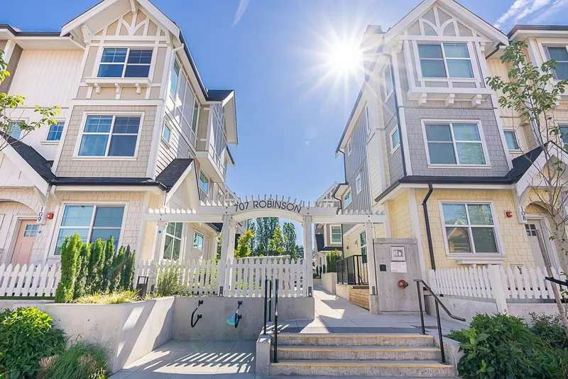 120 707 ROBINSON STREET - photo 1 of 25