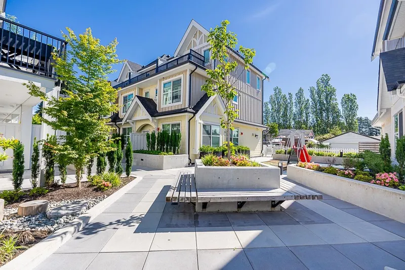 120 707 ROBINSON STREET - photo 2 of 25