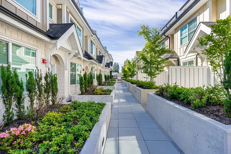 120 707 ROBINSON STREET - photo 3 of 25