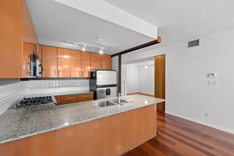 307 100 E ESPLANADE AVENUE - photo 3 of 25