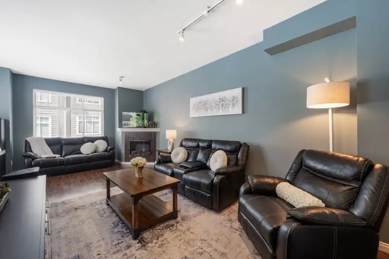 24 19480 66 AVENUE - photo 3 of 29