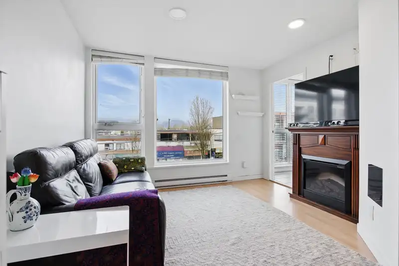 308 2636 E HASTINGS STREET - photo 1 of 32