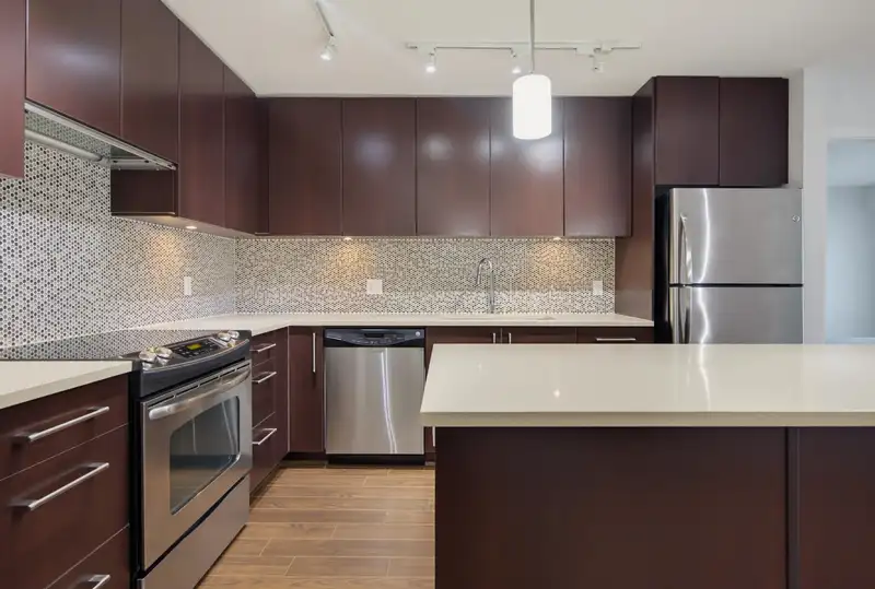 317 15745 CROYDON DRIVE - photo 4 of 40