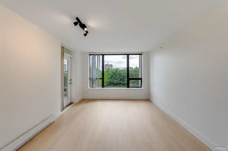408 7138 COLLIER STREET - photo 3 of 39