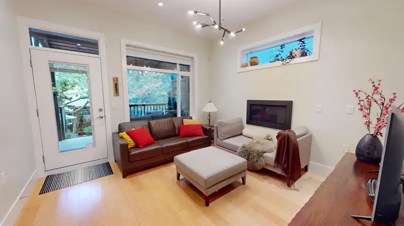 51 E 27TH AVENUE - photo 2 of 26