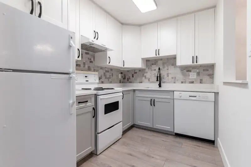 109 1209 HOWIE AVENUE - photo 4 of 23