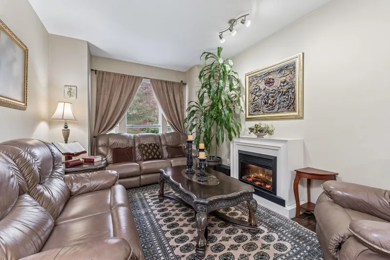 22337 SHARPE AVENUE - photo 3 of 25