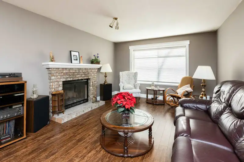 21555 93B AVENUE - photo 3 of 40