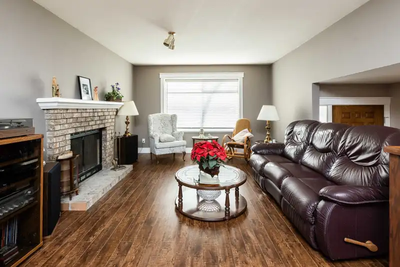 21555 93B AVENUE - photo 4 of 40
