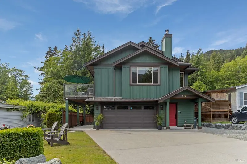 746 UPPER CRESCENT - photo 4 of 25