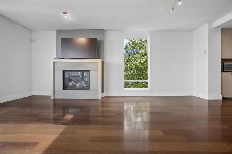 403 1530 W 8TH AVENUE - photo 2 of 23