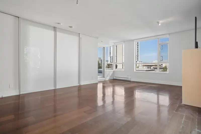 403 1530 W 8TH AVENUE - photo 3 of 23