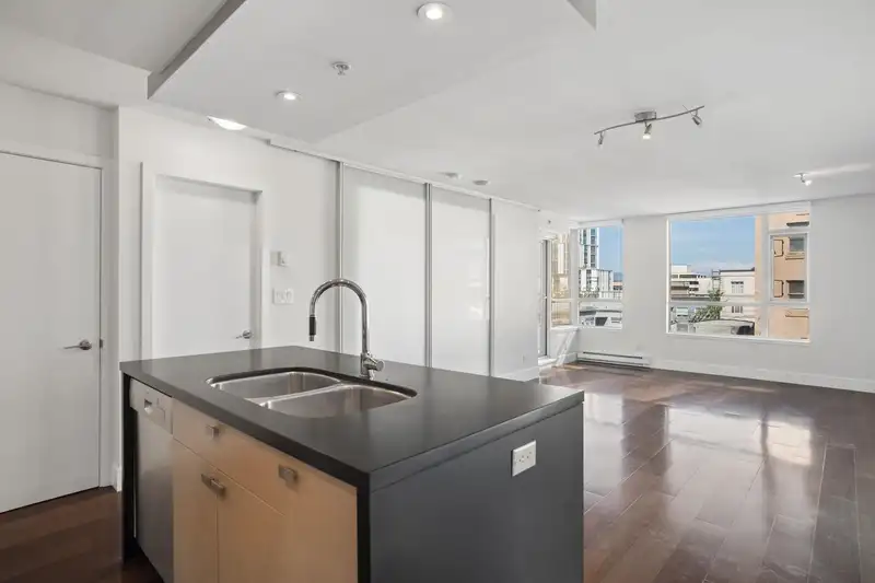 403 1530 W 8TH AVENUE - photo 4 of 23