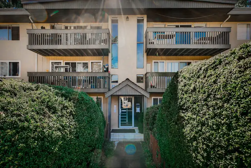91 5820 HASTINGS STREET - photo 1 of 14