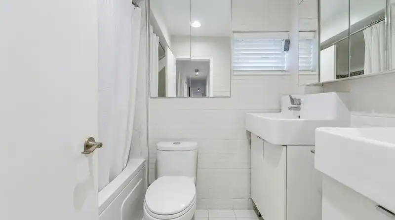 91 5820 HASTINGS STREET - photo 4 of 14