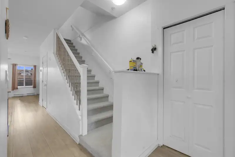 235 13958 108 AVENUE - photo 3 of 32