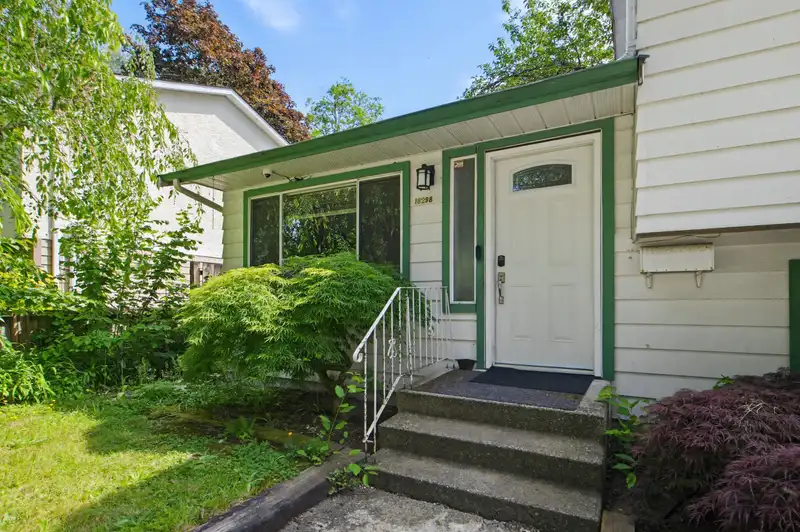 18298 63A AVENUE - photo 4 of 40