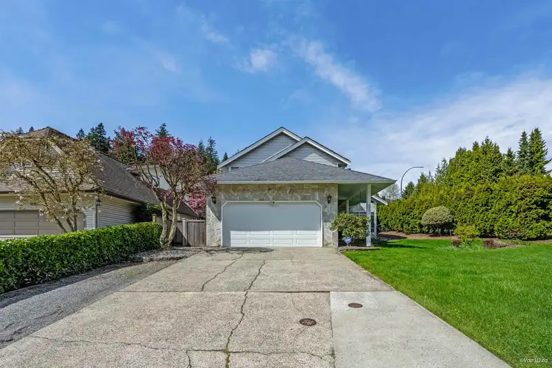 532 RIVERVIEW CRESCENT - photo 2 of 39