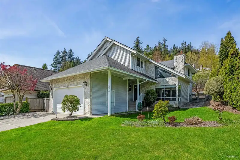 532 RIVERVIEW CRESCENT - photo 3 of 39
