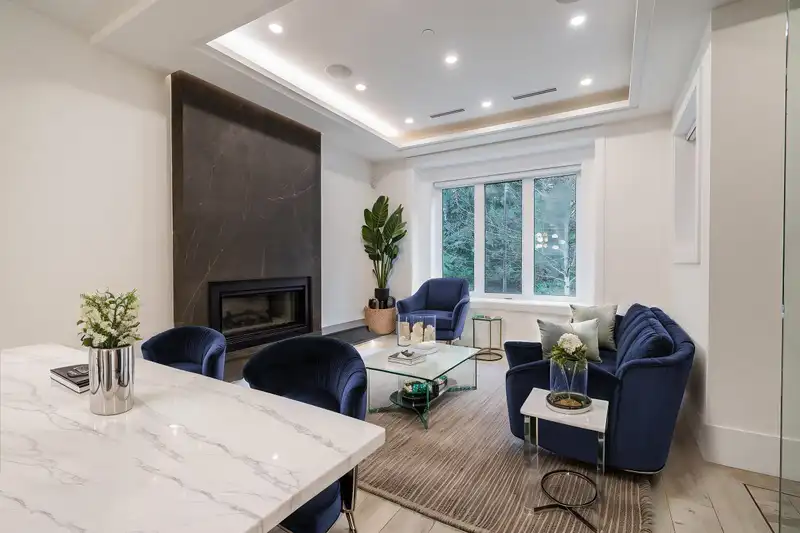 6072 CROWN STREET - photo 2 of 40